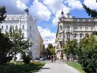 Zrinjevac, židovske palače  1892.- palača industrijalca Schlesingera (od 1907. Svratište Palace Hotel) 1898.- palača Honigsberg (danas HBOR)